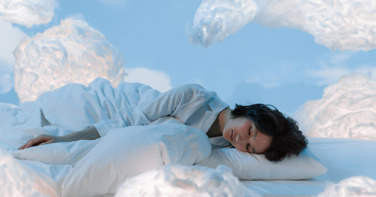 How to Sleep with Back Pain? A Physiotherapists & Chiropractors Pillow Guide